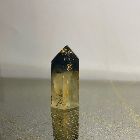 [❌]  Single small standing up crystal with gold flakes inside 💙 - Picture 11 of 16